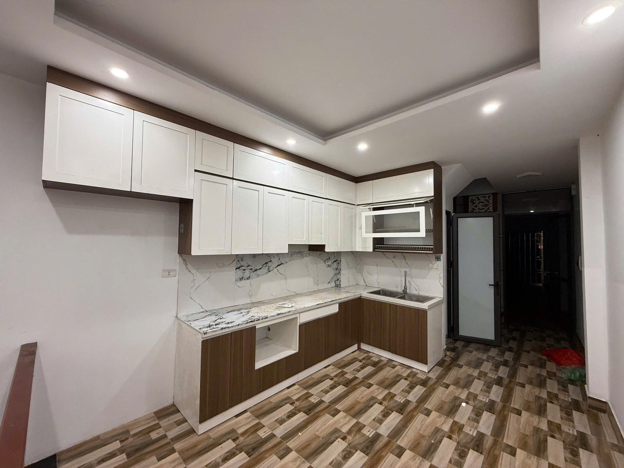 Cho thuê nhà ngõ ô tô Hoàng Mai, 6 tầng, 60m2, 5 PN, 5 WC, 35 Triệu/tháng - Ảnh 2
